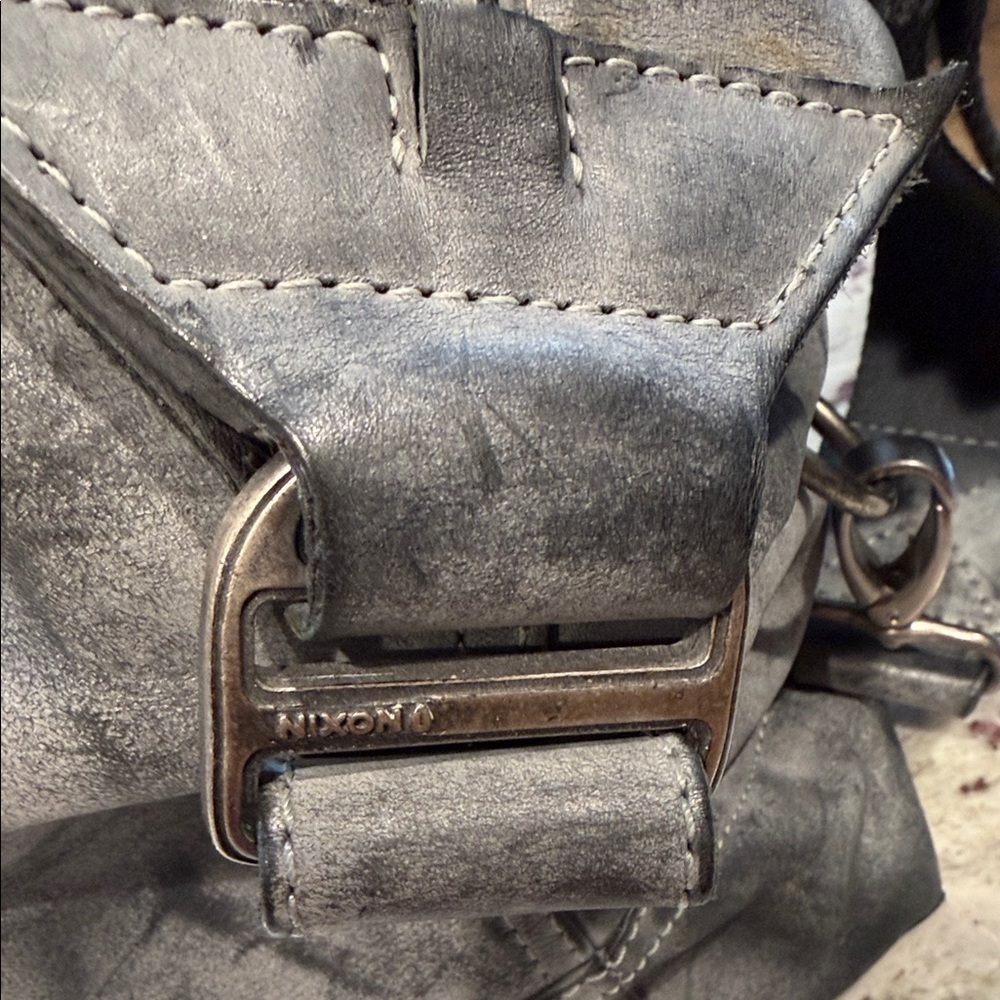 Nixon Calle Messenger Bag II 100% US Hide Leather Messenger Bag NWOT - Picture 4 of 11